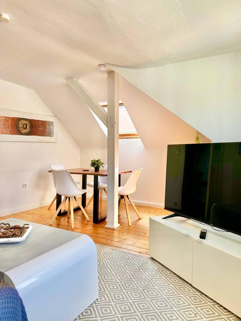 Schoenes City-Apartment Mit 2 Schlafzimmer, Parkplatz, Ruhig Und Hell, D46-Dg Oldenburg Exteriör bild